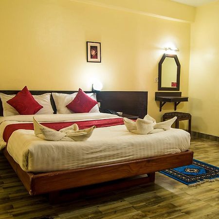 Hotel Meera Pokhara Buitenkant foto