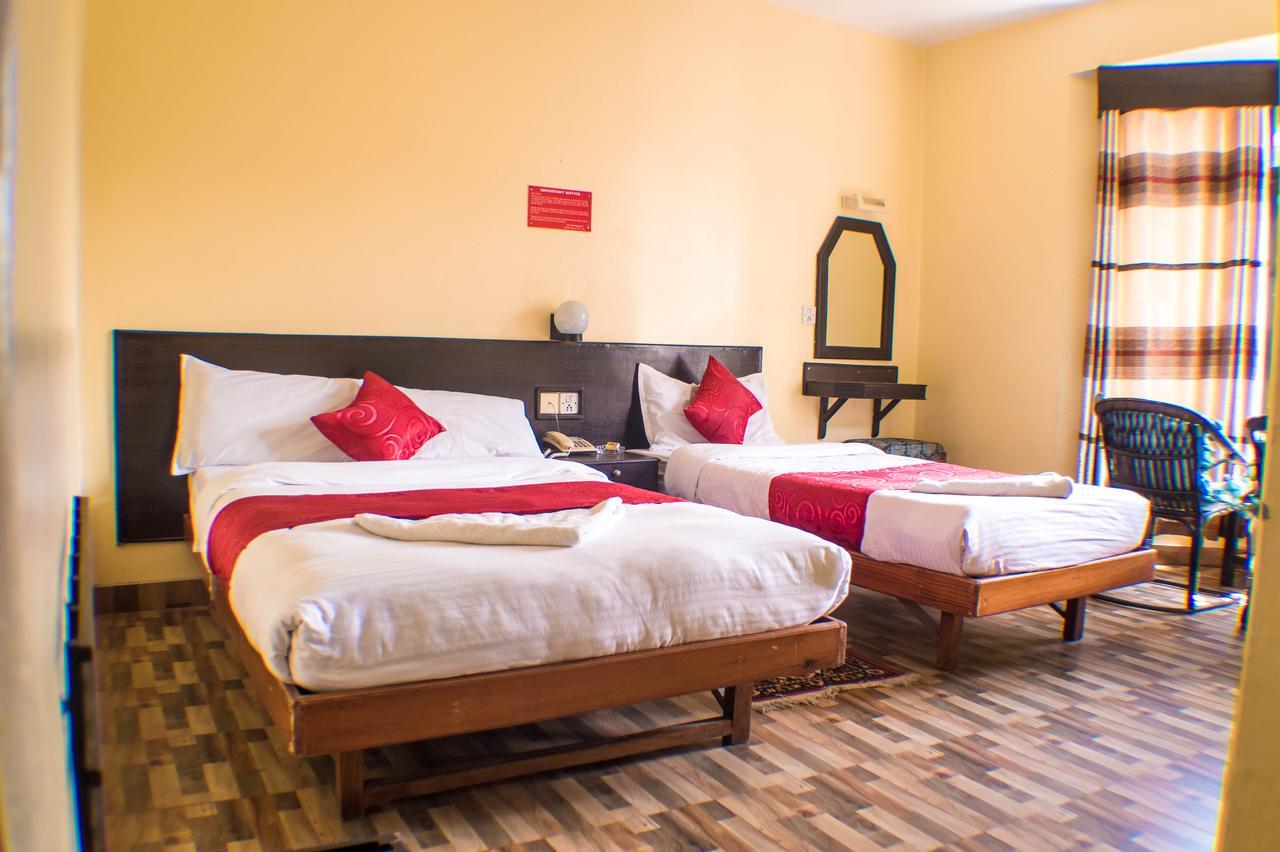 Hotel Meera Pokhara Buitenkant foto