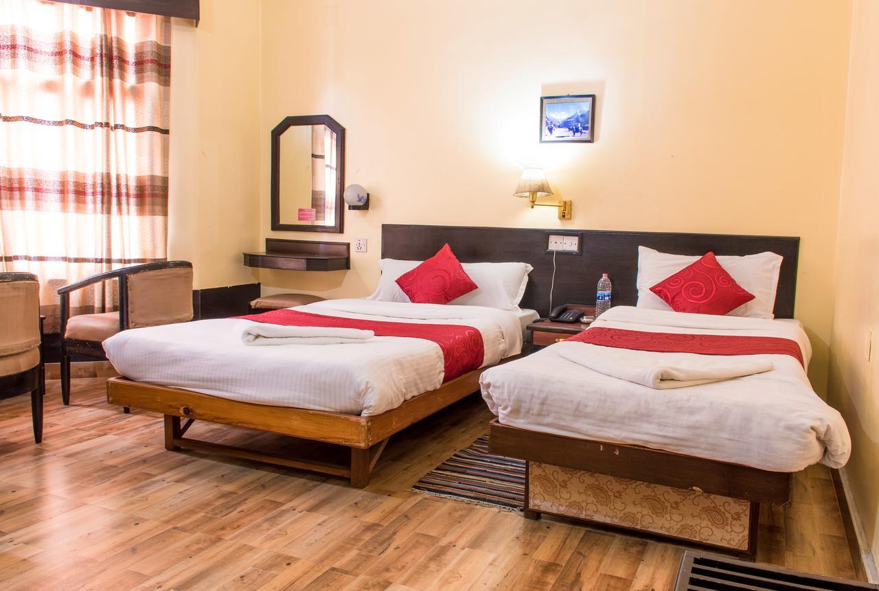 Hotel Meera Pokhara Buitenkant foto