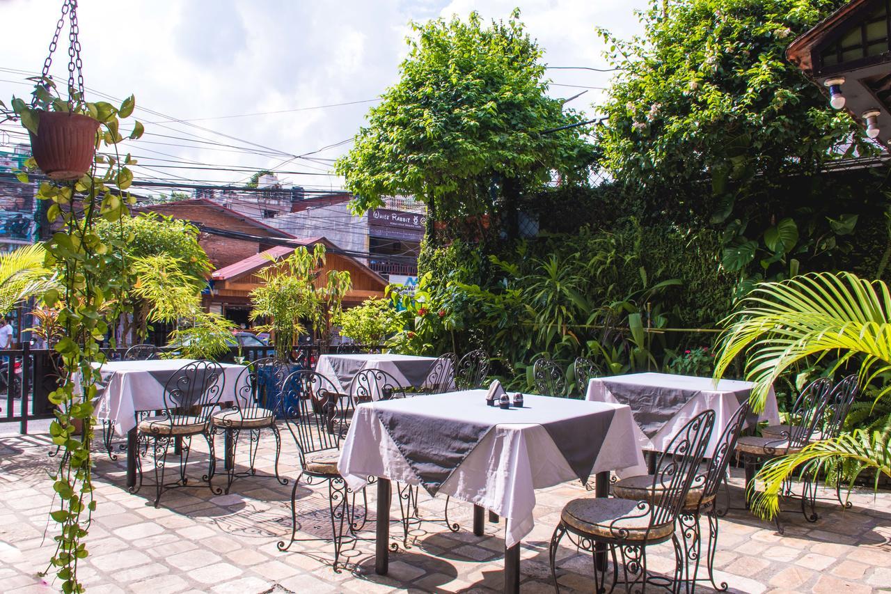 Hotel Meera Pokhara Buitenkant foto
