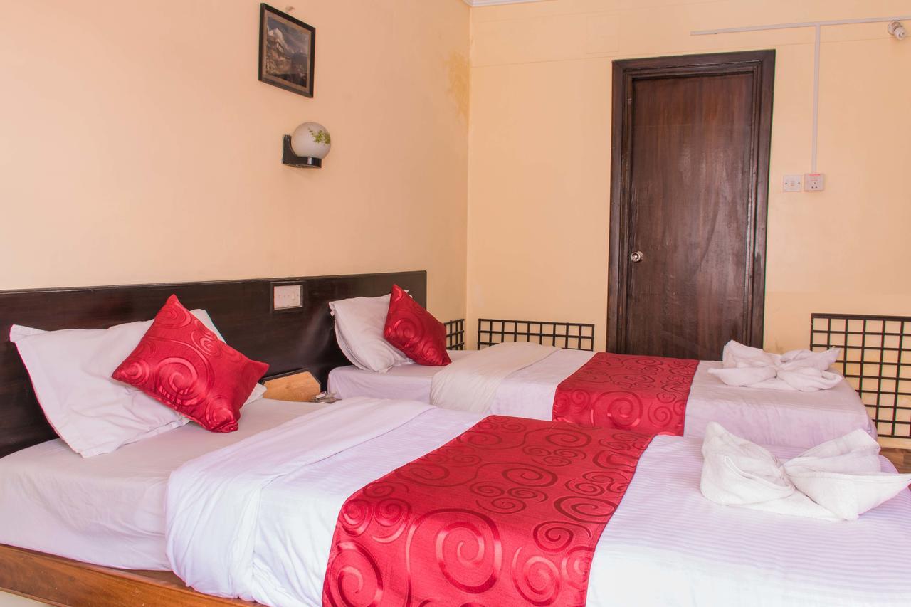 Hotel Meera Pokhara Buitenkant foto