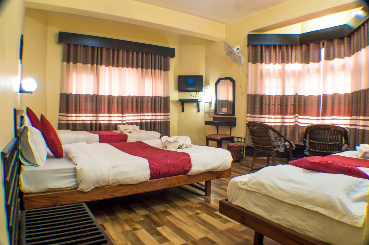 Hotel Meera Pokhara Buitenkant foto