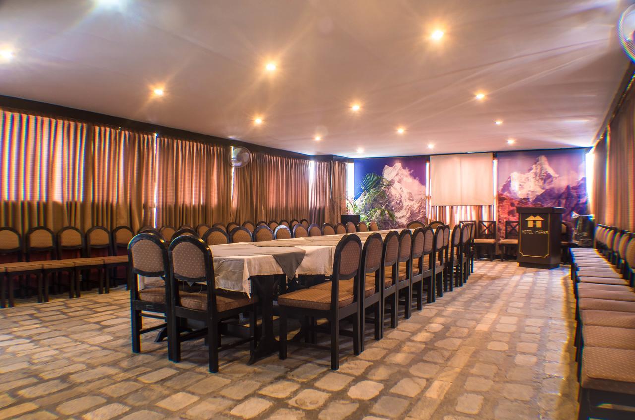 Hotel Meera Pokhara Buitenkant foto