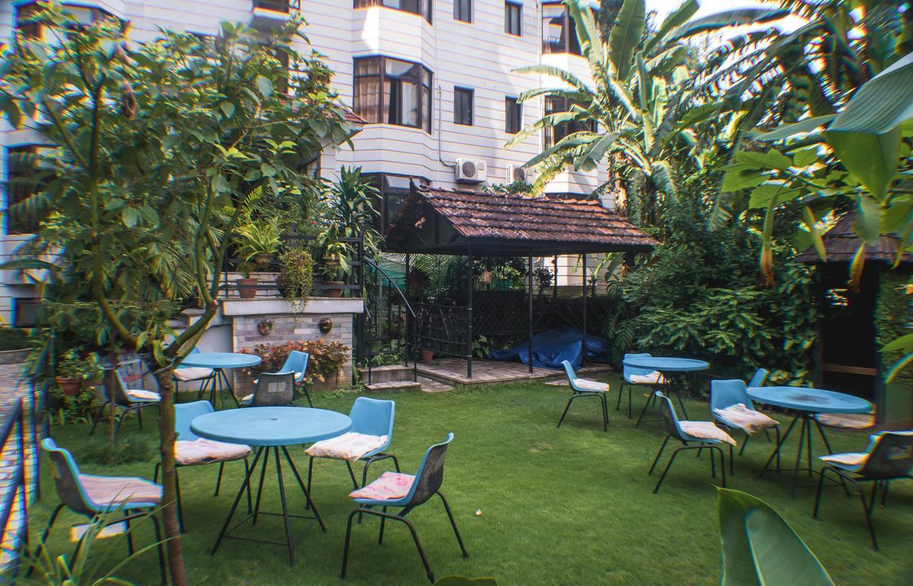 Hotel Meera Pokhara Buitenkant foto