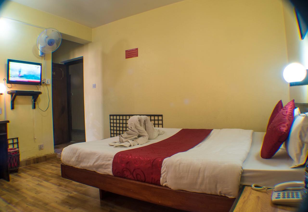 Hotel Meera Pokhara Buitenkant foto
