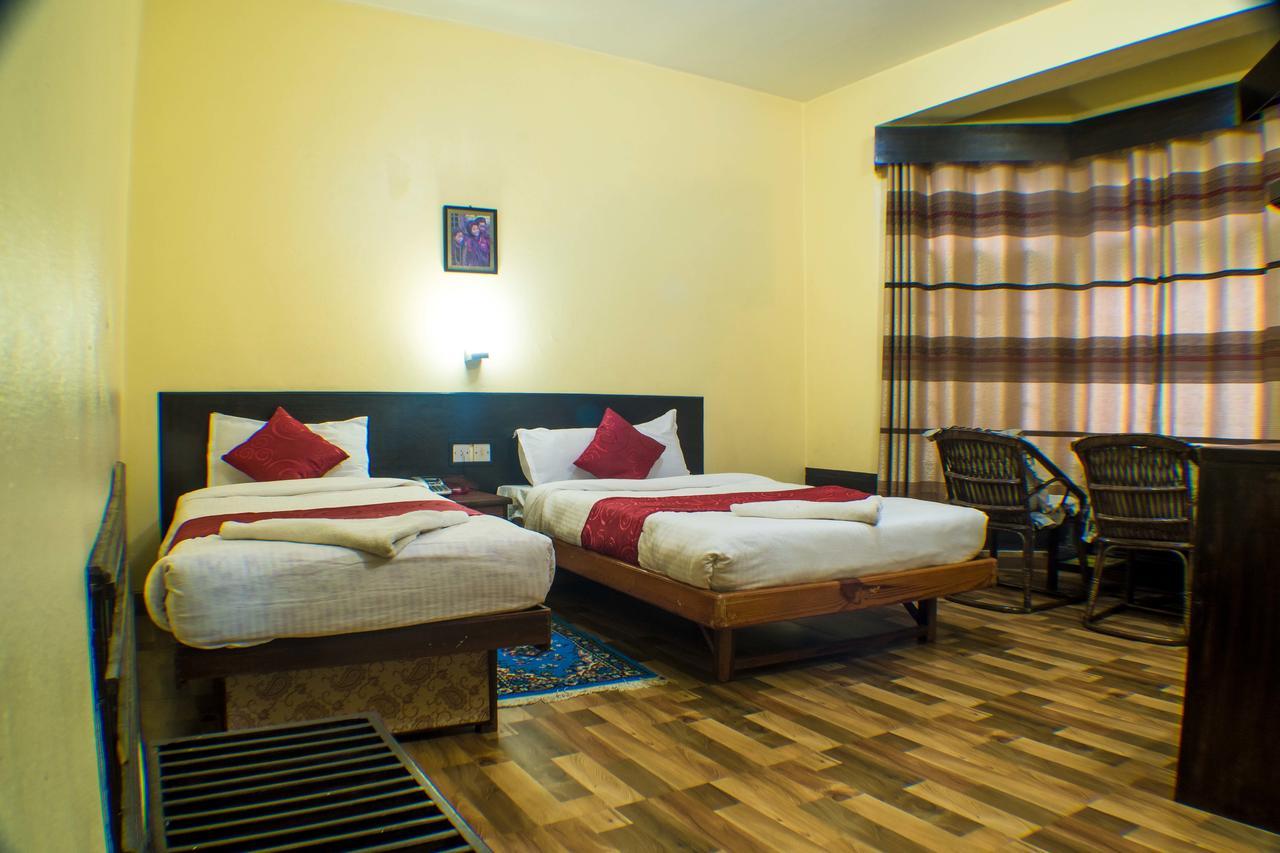 Hotel Meera Pokhara Buitenkant foto