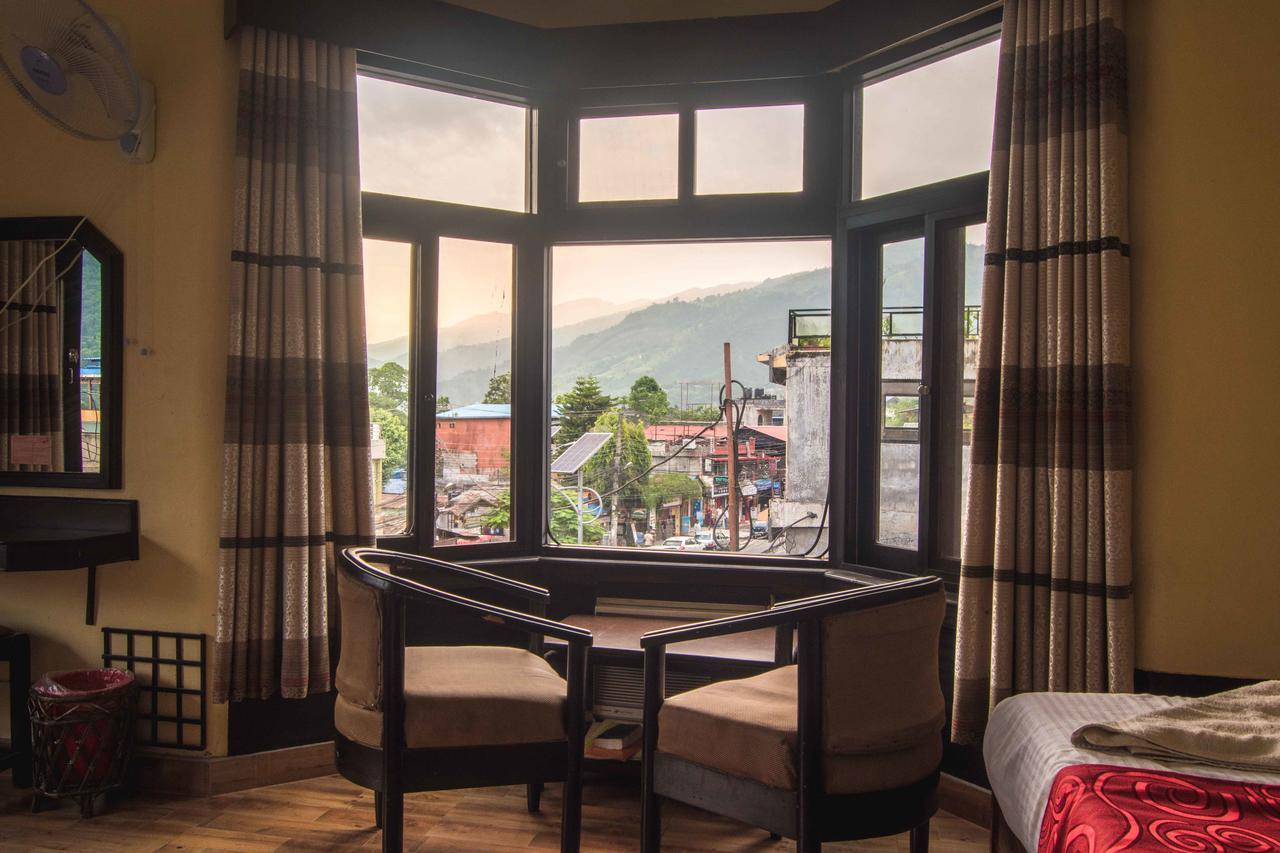 Hotel Meera Pokhara Buitenkant foto
